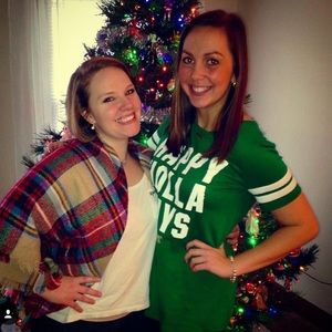 HAPPY HOLLA DAYS VS pink graphic tee